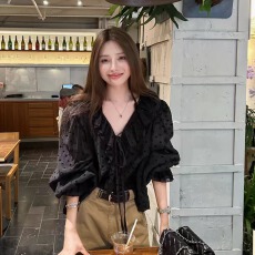 批发法式黑色<b class='q'>波点</b>荷叶边<b class='q'>衬衫</b>女秋v领泡泡袖设计感宽松巨好看<b class='q'>雪纺</b><b class='q'>上衣</b>