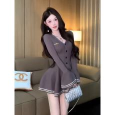 批发千寻严选腰臀比 百搭设计感短款<b class='q'>长袖</b><b class='q'>连衣</b>裙