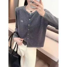 批发2025新款小众<b class='q'>开衫</b>百搭刺绣针织圆领毛衣单排针新款长袖外套