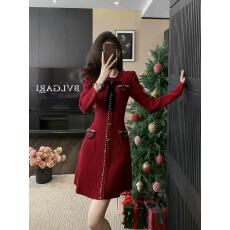 批发2025年新年女装圆领针织连衣裙<b class='q'>甜美</b>收腰A字裙秋冬加厚毛衣打底裙