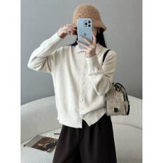 批发<b class='q'>韩版</b>设计感单排扣纽扣<b class='q'>毛衣</b>女秋冬休闲显瘦针织衫叠穿内搭打底上衣