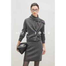 批发智性通勤 云糯松盈羊绒羊毛 老钱知识分子风三角巾开衫半裙套装