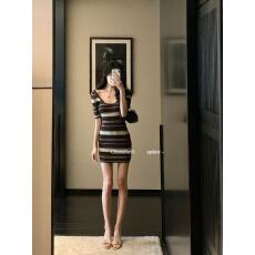 批发何晨曦 交叉露背条纹修身显瘦收腰连衣裙夏2026新款包臂短款裙子