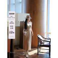 批发yuyuel V领坑条五分袖针织连衣裙女春季韩系收腰修身<b class='q'>长款</b>裙子