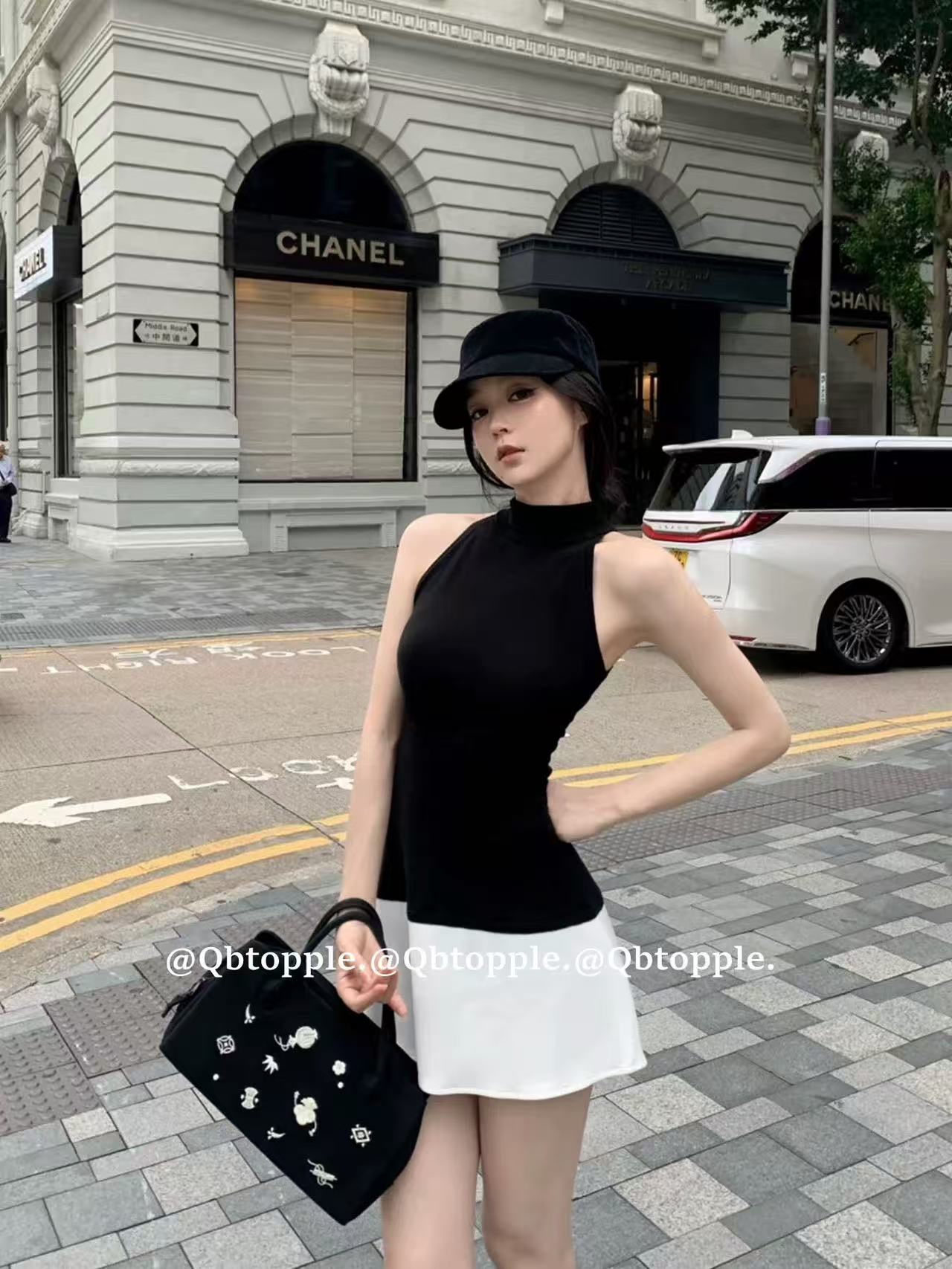 프랑스식 섹시함 핫걸 행침 목 민소매 여성 드레스 여름 흑인과 백인 배색 몸매 가꾸기 슬림해 보이는 품격 아름다운 미니 스커트