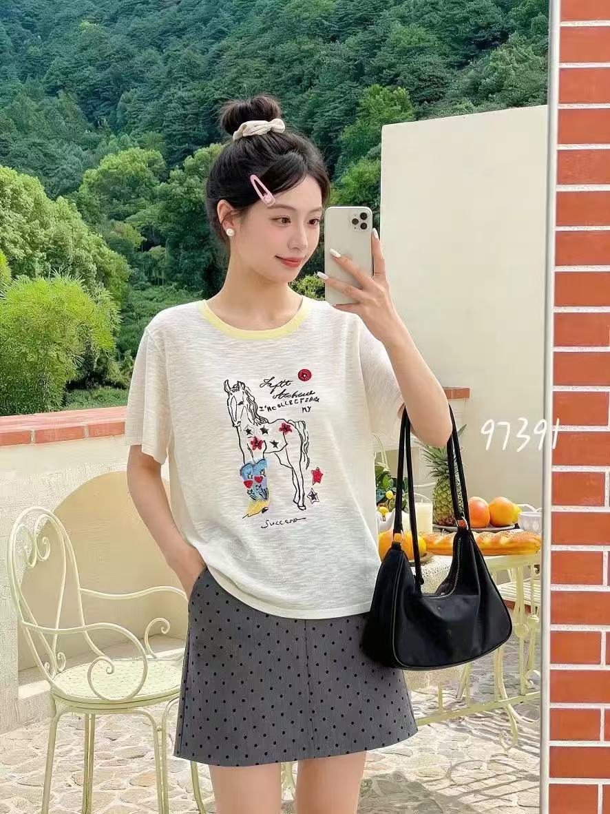 만화 자수 작은 말 라운드 넥 반팔 니트 스웨터 티셔츠 여성 레저 루즈핏 슬림해 보이는 외국 가스 맨위 m97391