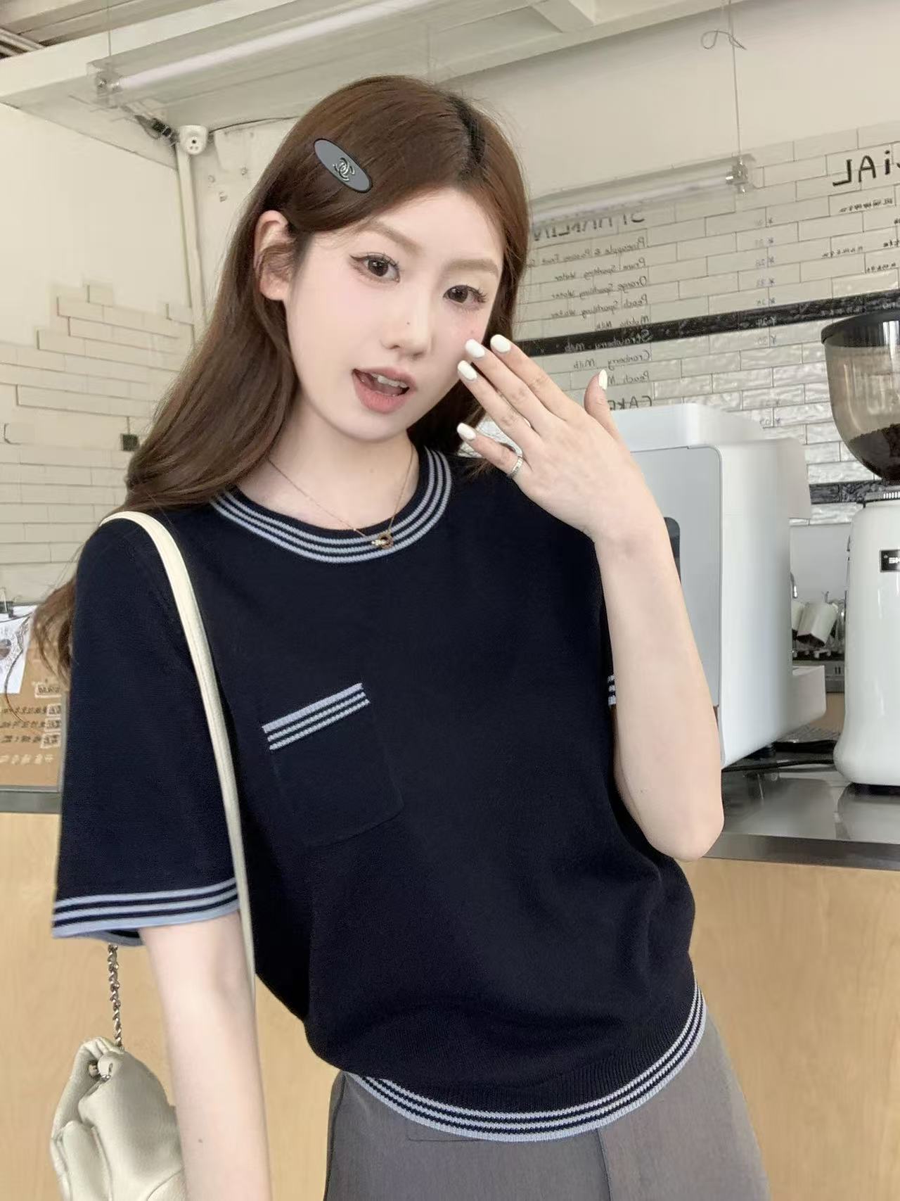 한 부서 미니멀리즘 배색 라운드 넥 디자인 센스 니트 티셔츠 여성 여름 캐주얼 다용도 슬림해 보이는 반팔 인사이드 잡아라. 의류