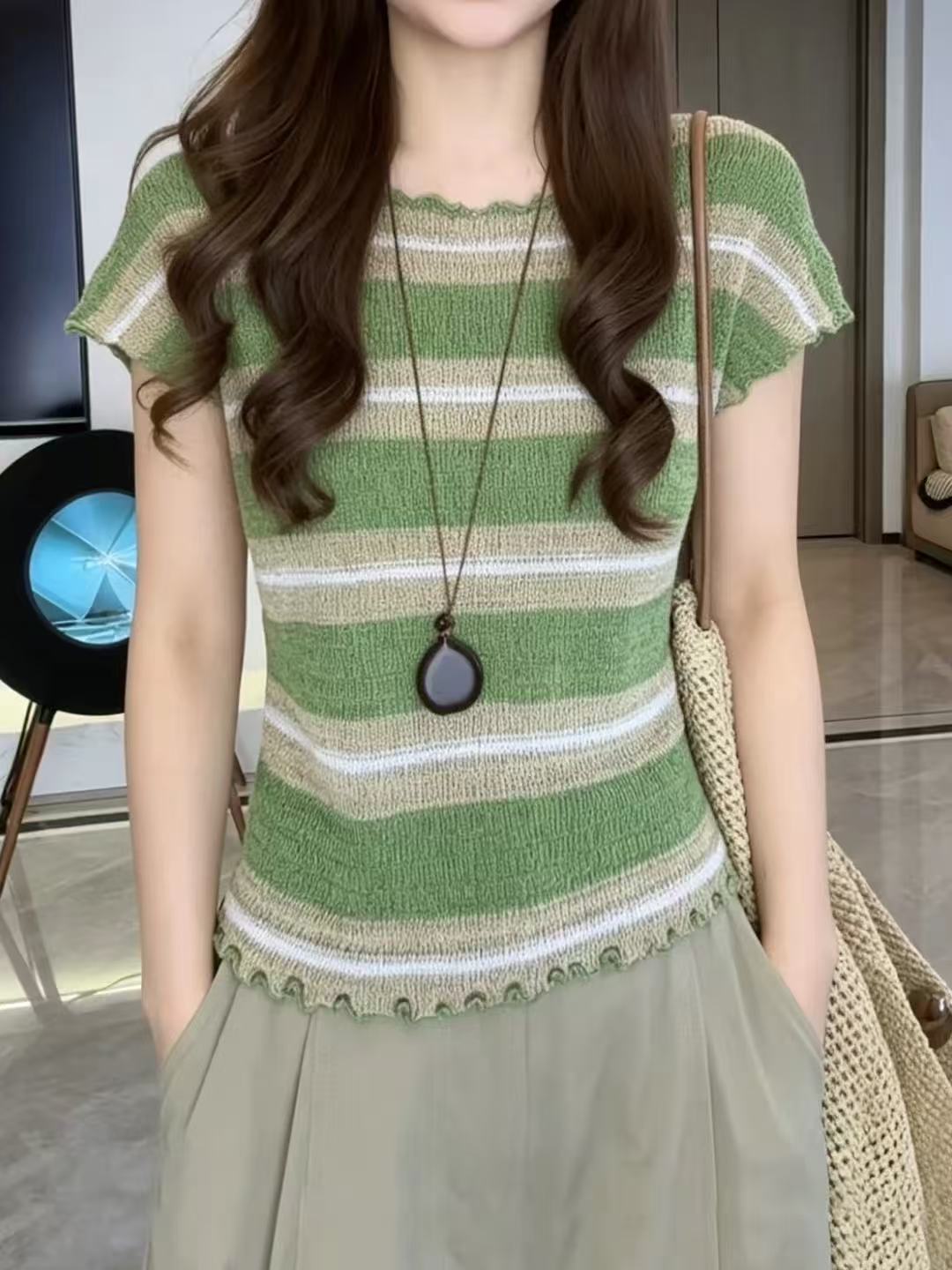 레트로 녹색 스트라이프 프릴 반팔 니트 스웨터 여성 여름 빅 사이즈 지방 mm 한 부서 연령 감소 품격 얇은 스타일 맨위