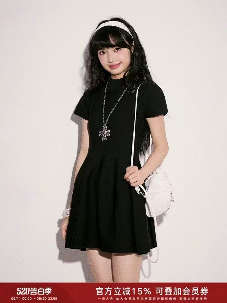 cream kitten 블랙 베리 사탕 검정색 허리 수축 니트 여성 드레스 여름 슬림해 보이는 반팔 짧은 치마