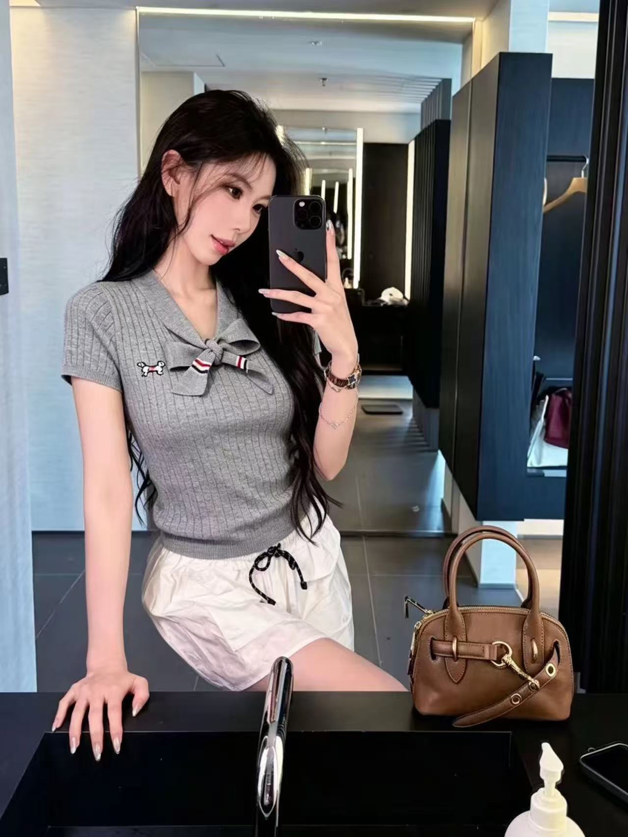 한 부서 강아지 자수 레이스업 반팔 니트 스웨터 여성 2026 여름 새로운 품격 몸매 가꾸기 슬림해 보이는 다용도 맨위