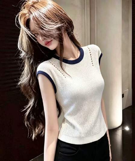 디자인 센스 아름다운 화이트 라운드 넥 홀로우 아웃 Feifei 소매 짠 셔츠 여성 여름 새로운 연령 감소 다용도 슬림해 보이는 맨위