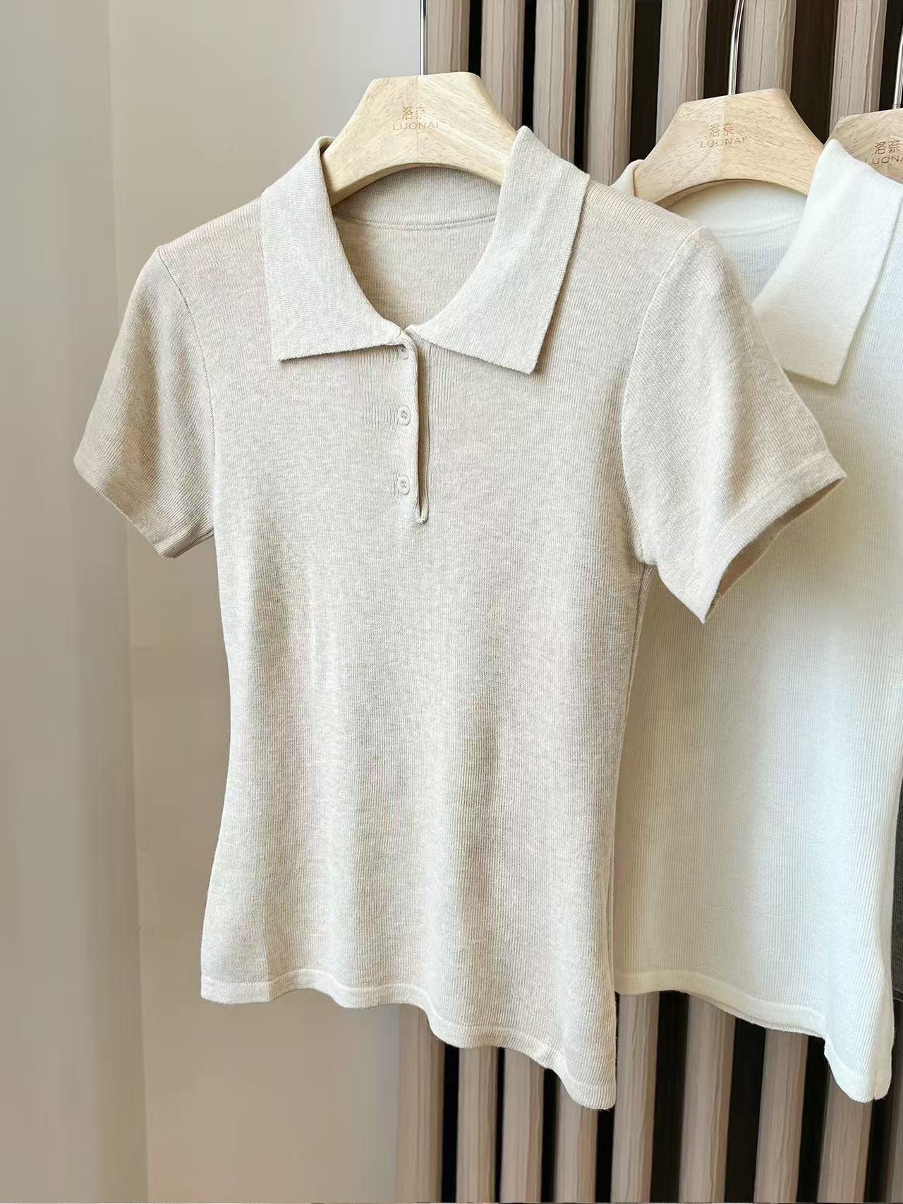 레트로 POLO 칼라 니트 반팔 티셔츠 여성 여름 2026 새로운 다용도 미니멀리즘 몸매 가꾸기 슬림해 보이는 긍정적 인 어깨 의류