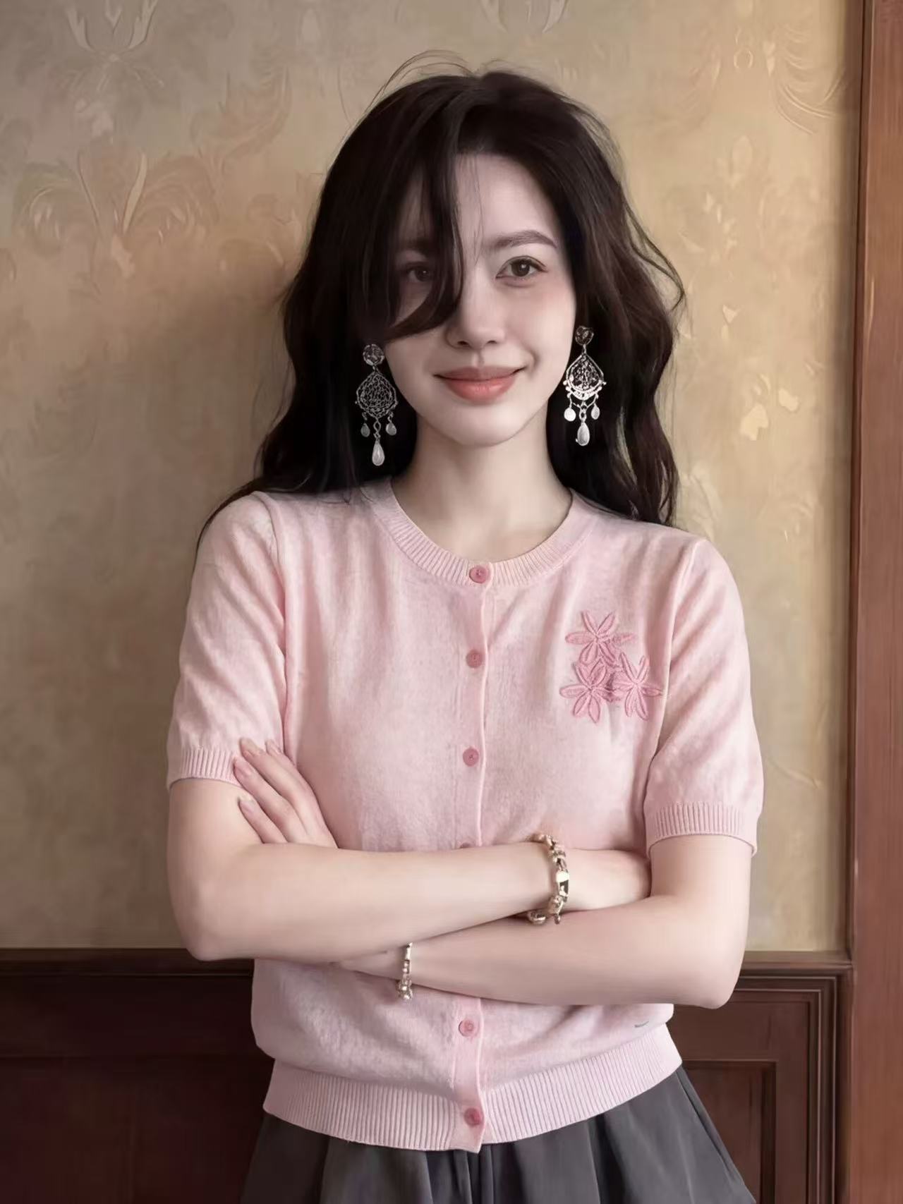 여름 자이언트 잘 생긴 ~ 중 절묘한 디자인 센스 여성 아름다운 핑크색 자카드 얼음 실크 니트 긍정적 인 어깨 반팔 티셔츠 맨위
