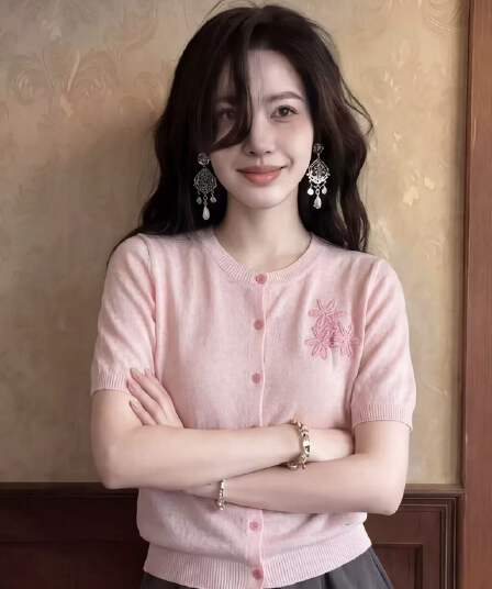 여름 자이언트 잘 생긴 ~ 중 절묘한 디자인 센스 여성 아름다운 핑크색 자카드 얼음 실크 니트 긍정적 인 어깨 반팔 티셔츠 맨위