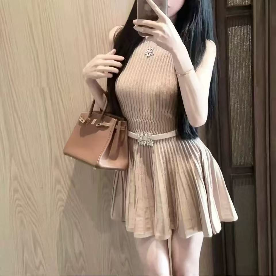 프랑스식 미니멀리즘 명문 여성 품격 플리츠 니트 여성 드레스 여름 섹션 스와로브스키 벨트 허리 수축 작은 키 민소매 치마