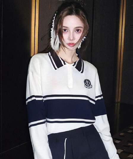 이른 가을 한 부서 분위기 센스 착용 가져 가라. 느긋한 고급 센스 인사이드 가져 가라. 기본 셔츠 해군 스타일 파란색 스트라이프 니트 스웨터 여성