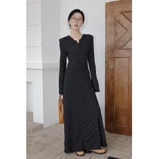 条纹针织连衣裙女春季2026新款设计感休闲打底长裙