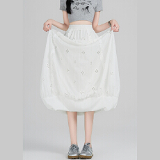 批发实拍2026春夏新款甜美刺绣镂空白色半身裙女高腰A字宽松花苞裙