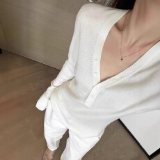 批发高级老钱风白色V领打底衫女春秋修身设计感低领羊毛内搭上衣毛衣
