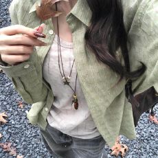 批发古早日系豆绿格纹长袖<b class='q'>衬衫</b>女春季显白宽松<b class='q'>衬衣</b>设计感小众彩点上衣