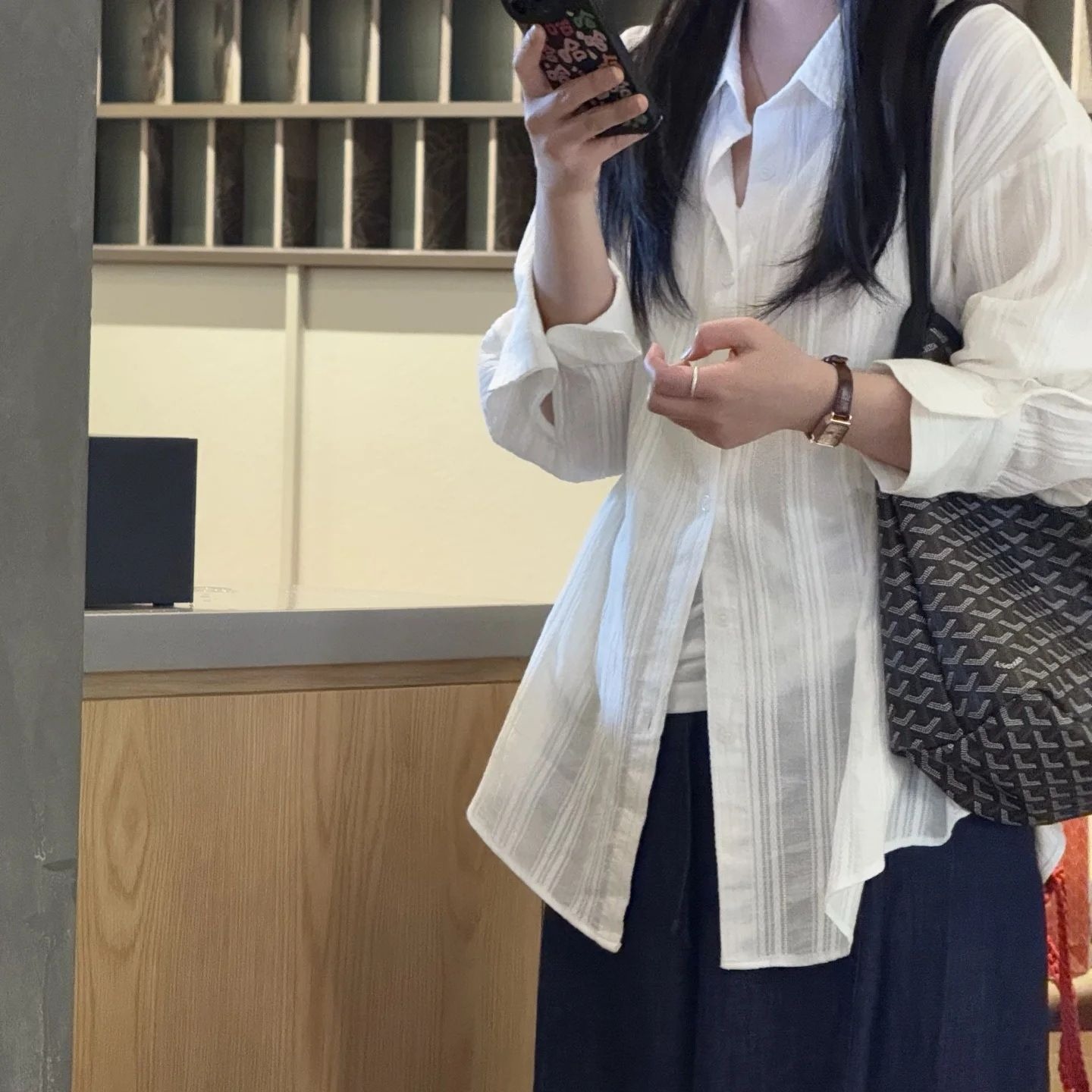 봄 출퇴근 바람 화이트 자카드 긴팔 여성 셔츠 루즈핏 고급 센스 자외선 차단 셔츠 단색 맨위