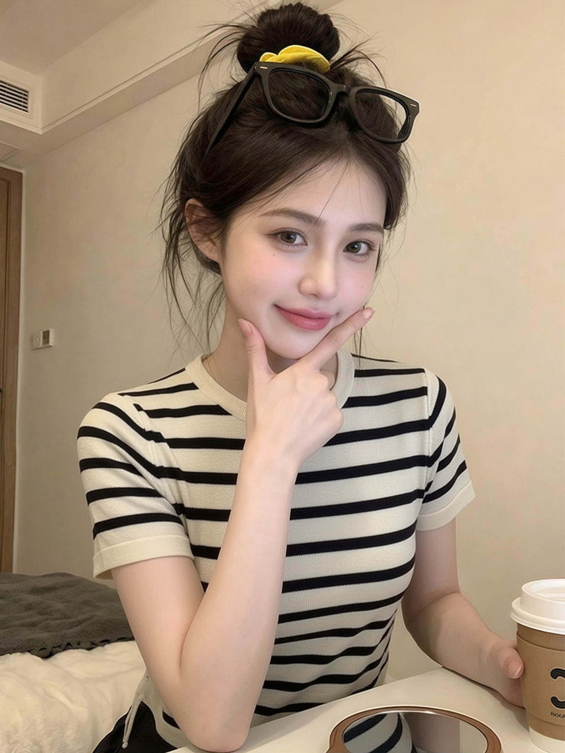 한 부서 배색 스트라이프 니트 반팔 티셔츠 여성 여름 2026 새로운 주름 허리 수축 레이스업 펌프 로프 작은 맨위