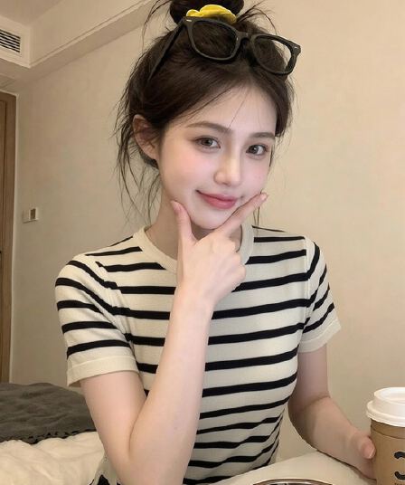 한 부서 배색 스트라이프 니트 반팔 티셔츠 여성 여름 2026 새로운 주름 허리 수축 레이스업 펌프 로프 작은 맨위