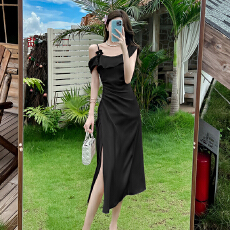 批发实拍法式吊带裙新款气质轻奢修身显瘦高级设计荷叶边一字肩连衣裙