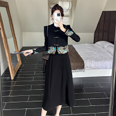 批发2026春季新款刺绣新中式国风复古<b class='q'>连衣裙</b>+新中式国风重工刺绣马甲