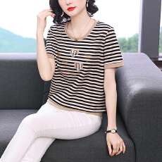 批发2026夏季女士短袖休闲妈妈装<b class='q'>V领</b>经典条纹显瘦气质兔子烫钻T恤上衣