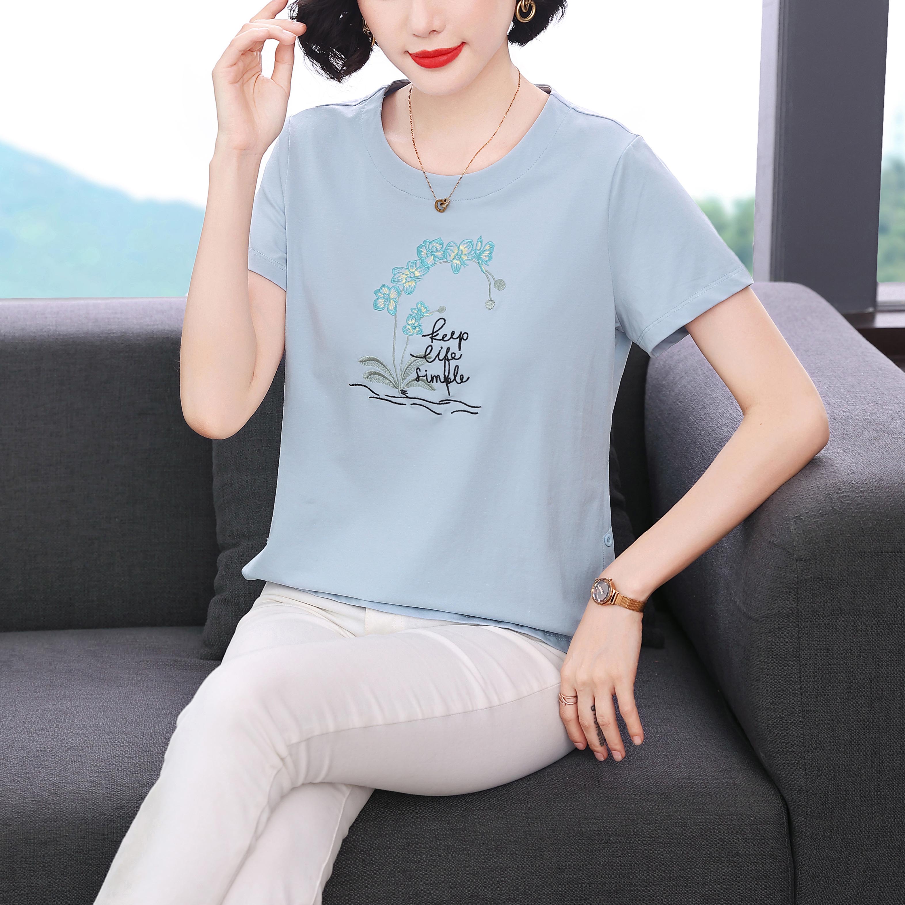 2026 여름 새로운 라운드 넥 반팔 티셔츠 여성 폭발 자수 루즈핏 연령 감소 엄마 슬림해 보이는 맨위 티셔츠