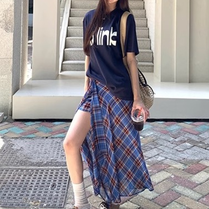 a字半身裙女夏2025新款蓝色格子长裙不规则风情万种的裙子