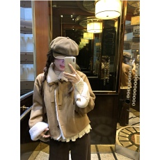 批发棕色麂皮绒<b class='q'>外套</b>女短款冬季新款洋气羊羔毛皮毛一体小个子毛绒上衣