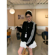 批发官图<b class='q'>卫衣</b>女春秋新款薄款三道杠假两件宽松刺绣花蕾丝圆领上衣