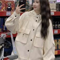 批发米白色工装<b class='q'>外套</b>女2026年春秋新款韩版小个子宽松休闲百搭连帽上衣