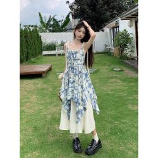 批发甜美森系油画碎花吊带连衣裙<b class='q'>女</b>夏季新款显瘦度假风拼接假两件裙子