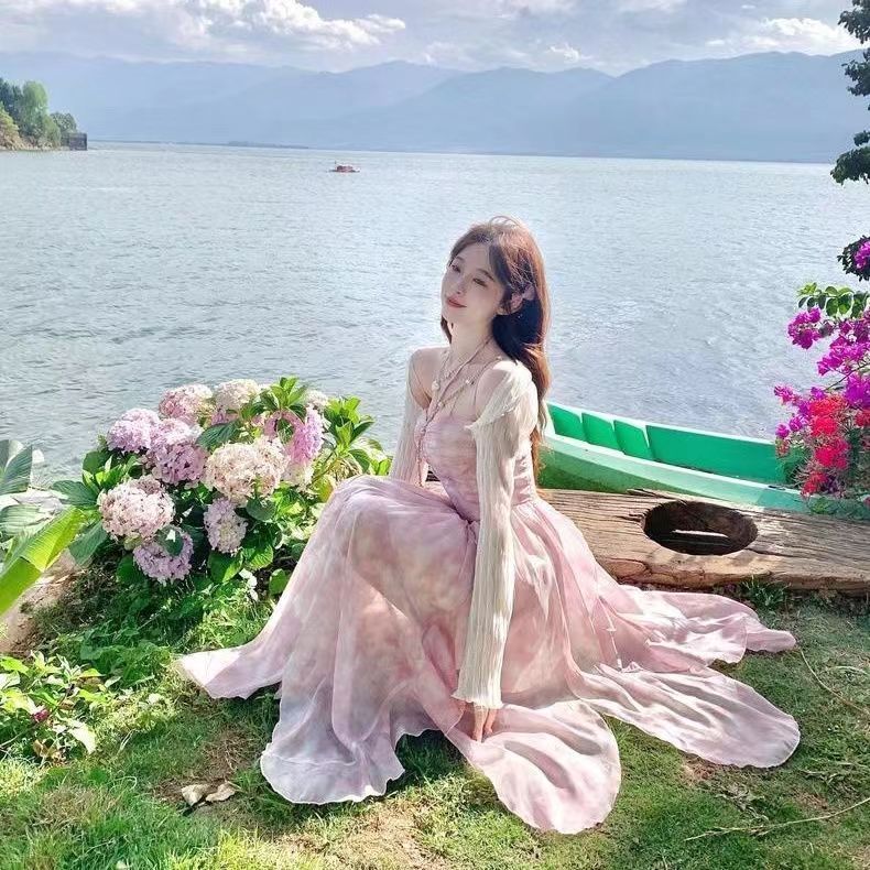 화이트 인사이드 bailistudio 사쿠라 남자 그것 여름 요정 바람 헤일로 염색 꽃무늬 불규칙 밑단 휴가 롱 스커트