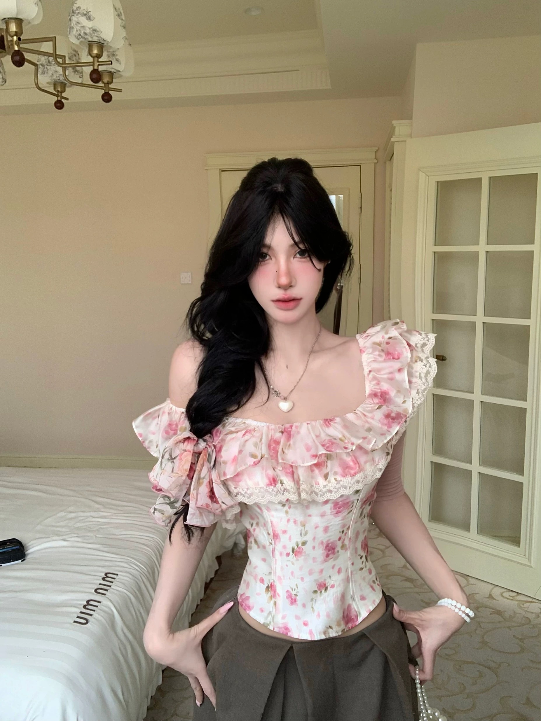 해변가 아름다운 오프숄더 꽃무늬 생선뼈 조끼 여성 여름 프랑스식 몸매 가꾸기 디자인 센스 핫걸 순수한 욕망 꼬집기 허리 위로 의류