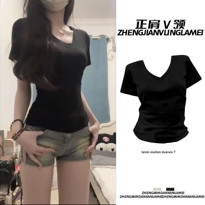 반팔 티셔츠 여성 여름 새로운 한국 스타일 디자인 센스 학생 몸매 가꾸기 슬림해 보이는 긍정적 인 어깨 V넥 패션 맨위