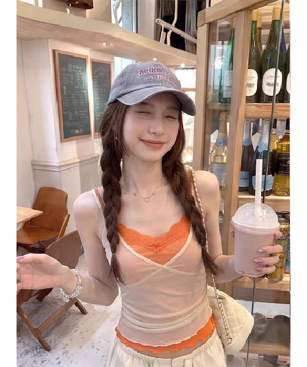 코코아 인사이드 미스 2026 여름 새로운 순수한 욕망 핫걸 분위기 센스 페이크 레이어드 레이스 캐미솔 맨위