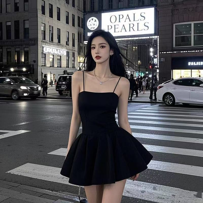 프랑스식 슬립 블랙 벨트 가슴 패드 작은 검은 드레스 여름 허리 수축 치마 슬림해 보이는 그는 벤 새로운 드레스 몸매 가꾸기 미니 스커트