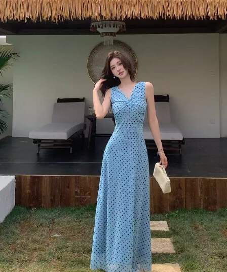 섬 휴가 바람 도트 무늬 V넥 드레스 여름 분위기 센스 허리 수축 슬림해 보이는 롱 스커트