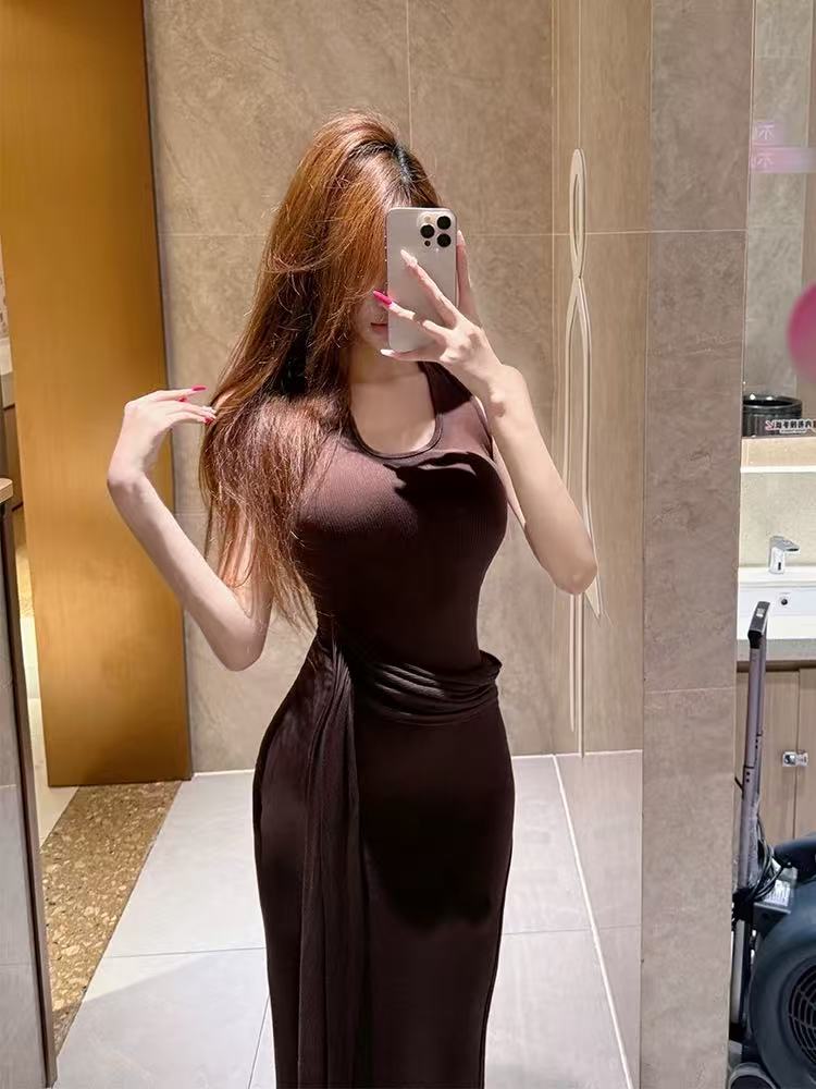 순수한 욕망 섹시함 바람 몸매 가꾸기 슬림해 보이는 주름 행침 목 여성 드레스 고급 센스 단색 백리스 트임 롱 스커트