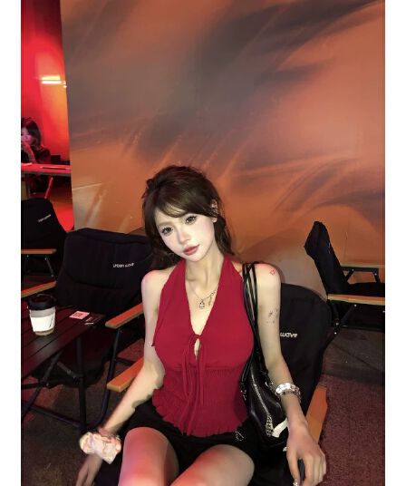 쉬폰 원단 캐미솔 여름 2026 새로운 아름다움 뒤로 핫걸 착용 가져 가라. 빨간색 민소매 행침 목 맨위 여성