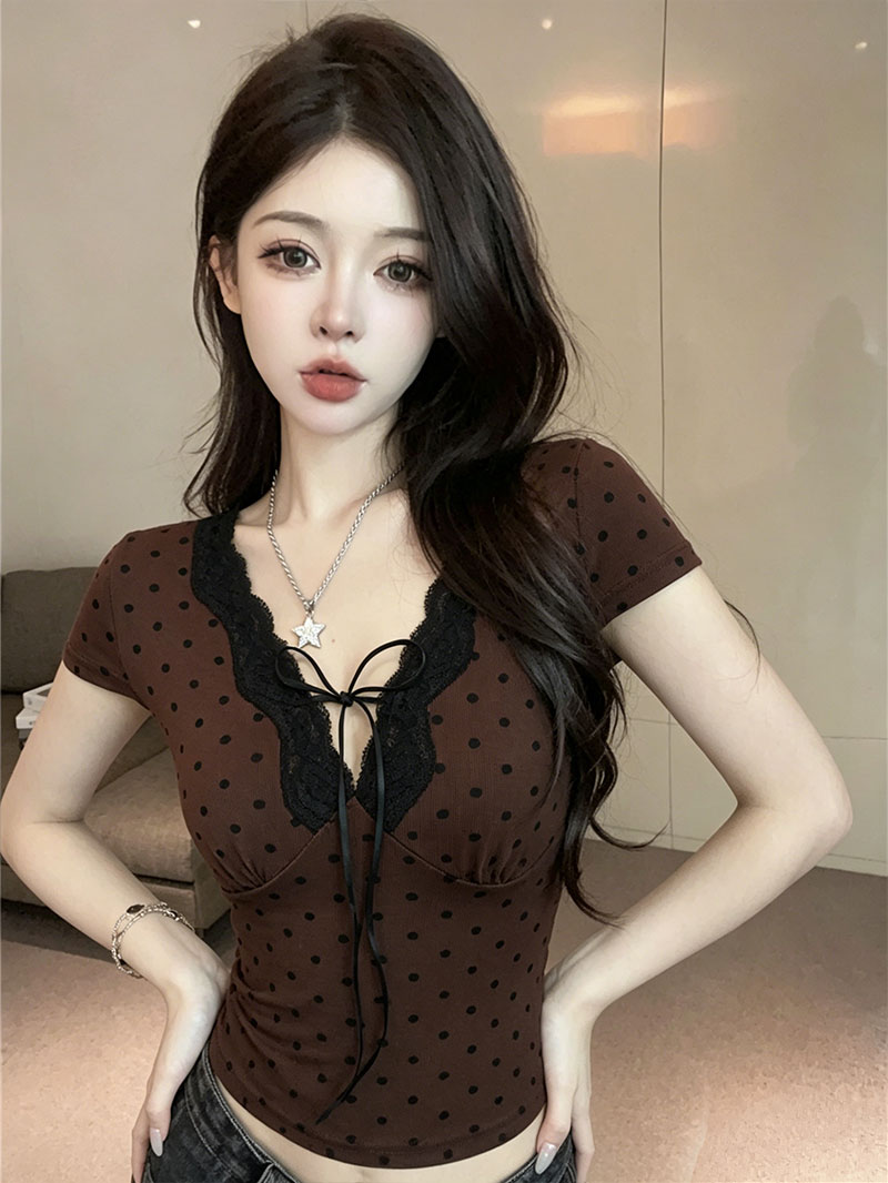 패션 핫걸 도트 무늬 V넥 레이스업 반팔 티셔츠 여름 디자인 센스 몸매 가꾸기 슬림해 보이는 레이스업 쇼트 스타일 맨위