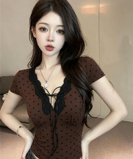 패션 핫걸 도트 무늬 V넥 레이스업 반팔 티셔츠 여름 디자인 센스 몸매 가꾸기 슬림해 보이는 레이스업 쇼트 스타일 맨위