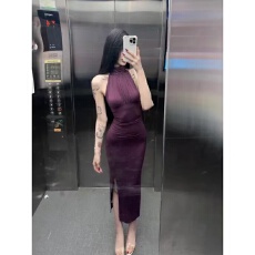 批发气质辣妹风紫色韵味挂脖无袖连衣裙女<b class='q'>秋</b>季修身显瘦包臀开叉长裙