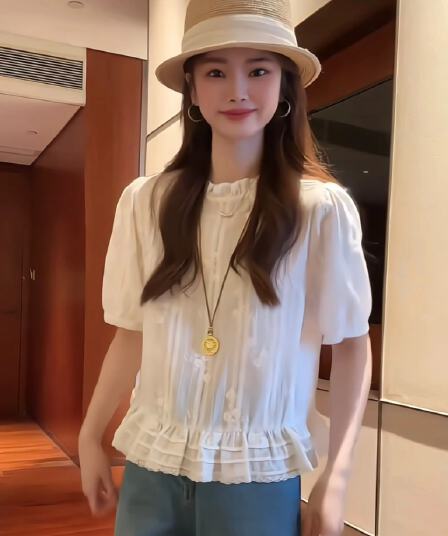 레이스 자카드 자수 셔츠 2026 새로운 디자인 센스 연령 감소 작은 셔츠 반팔 얇고 가벼운 슬림해 보이는 작은 키 맨위