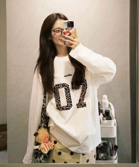 210 그램 21 이후 패키지 칼라 프린트 가을 의상 긴팔 티셔츠 여성 루즈핏 순면 라운드 넥 맨위