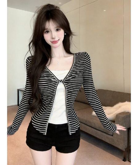 원본 품질 흑백 줄무늬 페이크 레이어드 긴팔 티셔츠 가을 고급 레이스 쇼트 스타일 핫걸 맨위